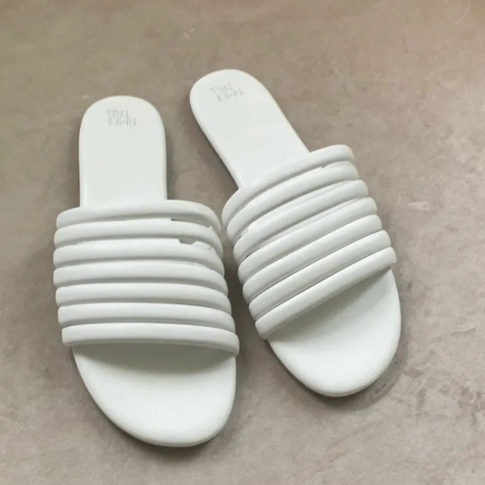 NWOT Sz 9 Bright White Time and Tru Strappy Slide Sandals